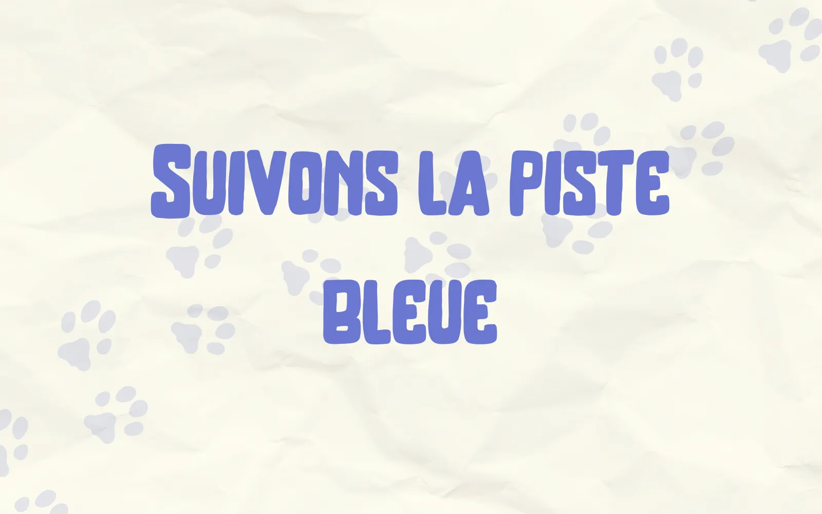 Couverture du cas sur une texture de papier froissé couleur crème, parsemée d’empreintes de pattes d’animaux en bleu clair : le titre « Suivons la piste bleue » en lettres arrondies bleues.